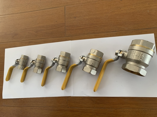 5 pulgadas mayorista zinc de latón válvula de bola con mango de plástico amarillo