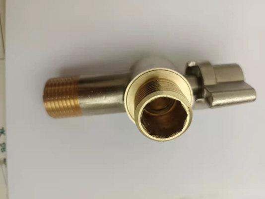 Válvula de ángulo del triángulo de la válvula de ángulo de la fontanería de la seguridad DN20-NPT 1/2inch