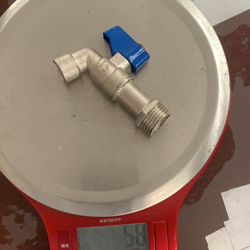 Tailandia de venta caliente cuerpo de latón con mango de zinc precio barato de latón grifo de marca bibcock