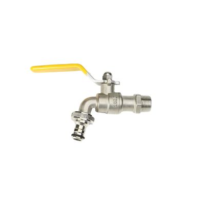 Válvula bibcock de latón de tipo estándar para agua caliente o fría con resistencia a la corrosión